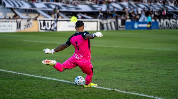 Quelles sont les meilleures pratiques pour maintenir le focus pendant un triathlon longue distance ?